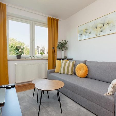 Cozy Apartment With Balcony Warszawa By Noclegi Renters ภายนอก รูปภาพ