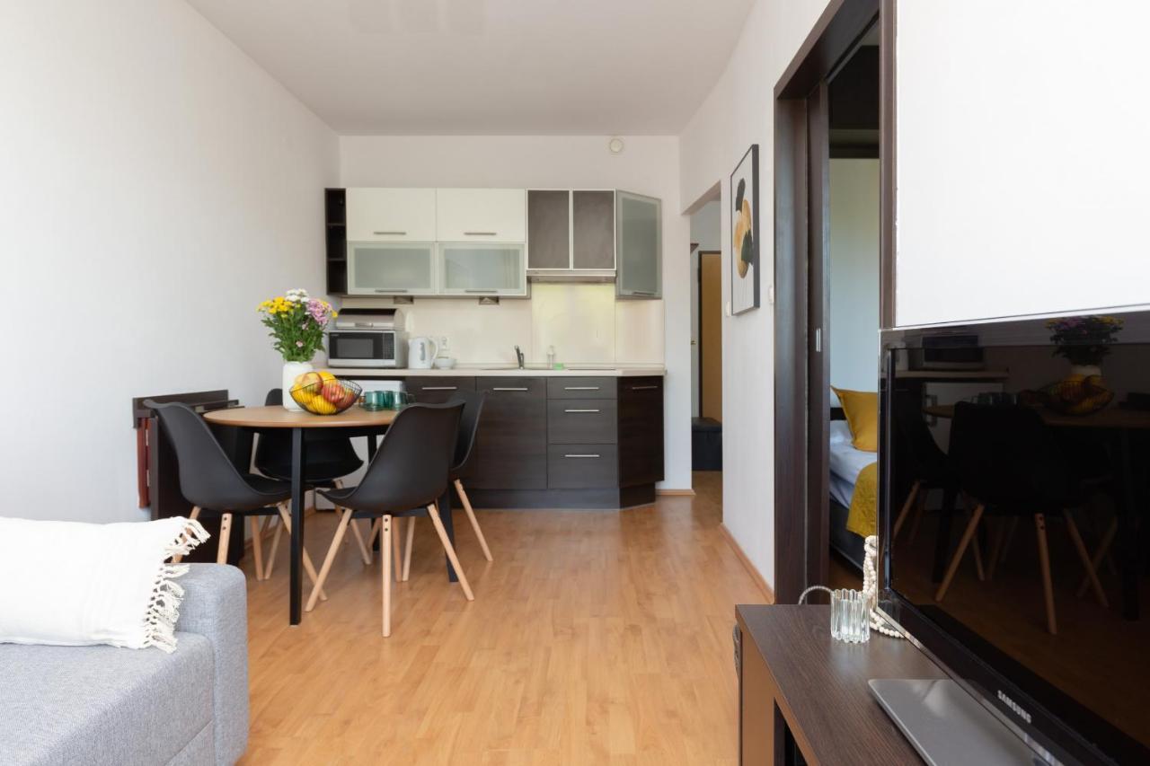 Cozy Apartment With Balcony Warszawa By Noclegi Renters ภายนอก รูปภาพ