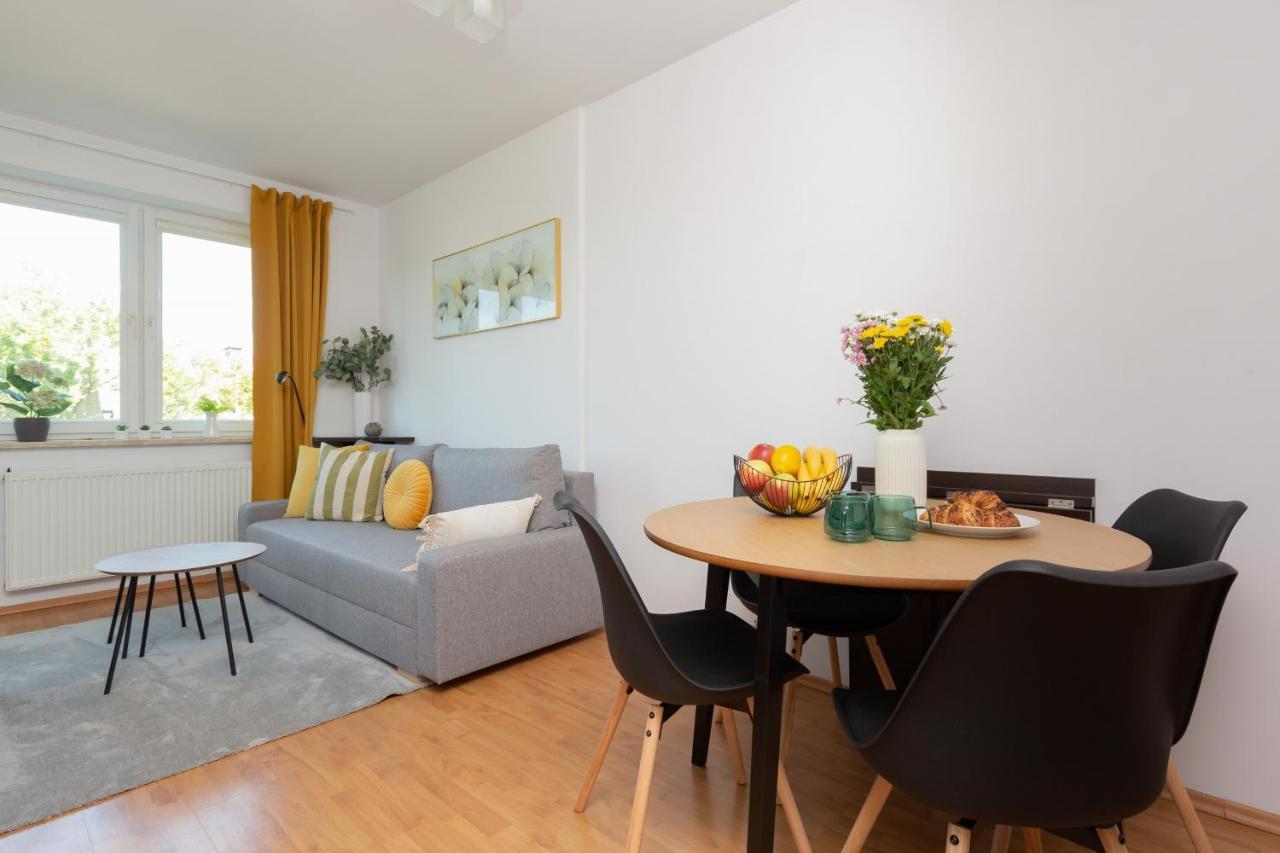 Cozy Apartment With Balcony Warszawa By Noclegi Renters ภายนอก รูปภาพ