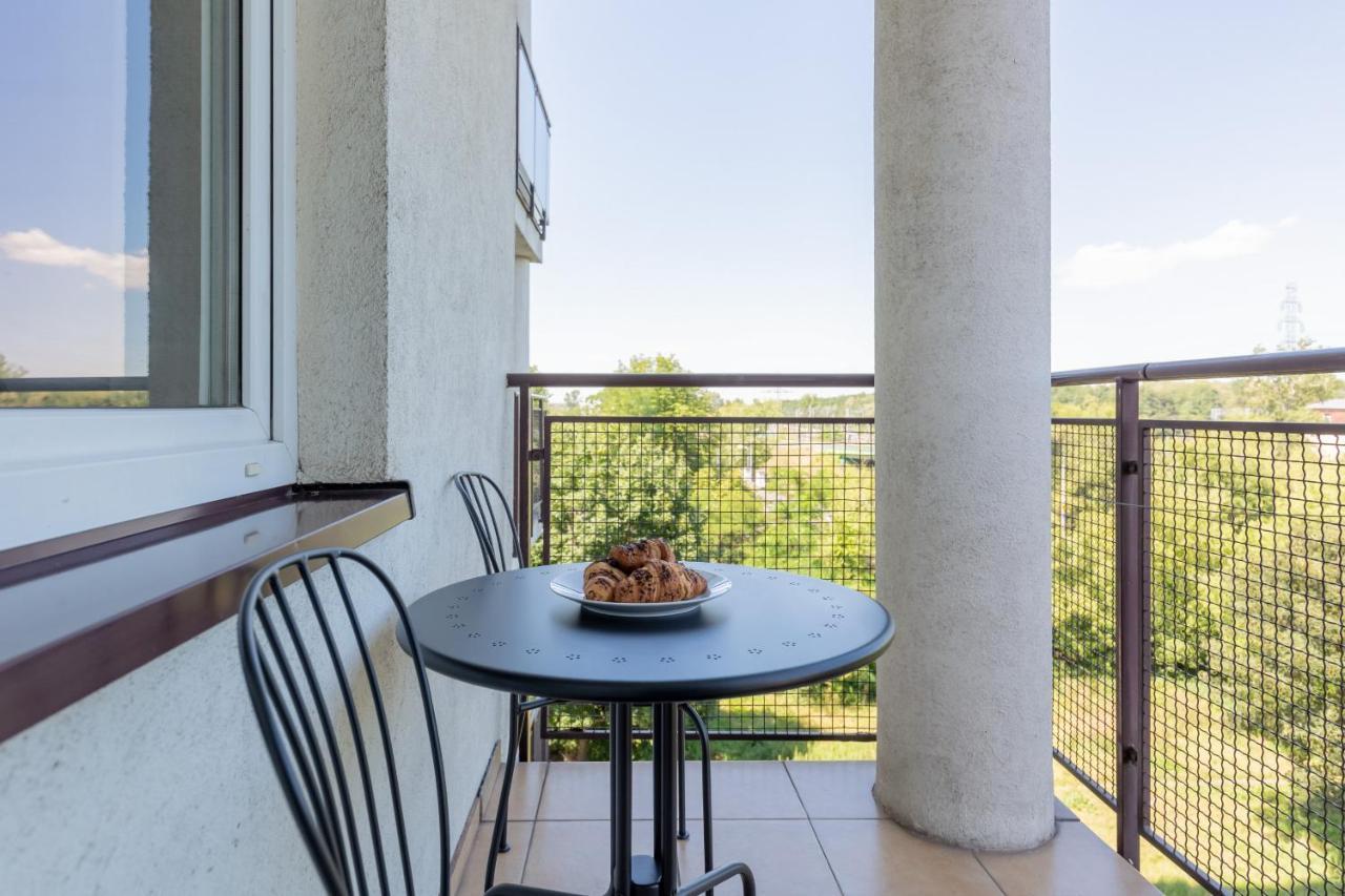 Cozy Apartment With Balcony Warszawa By Noclegi Renters ภายนอก รูปภาพ