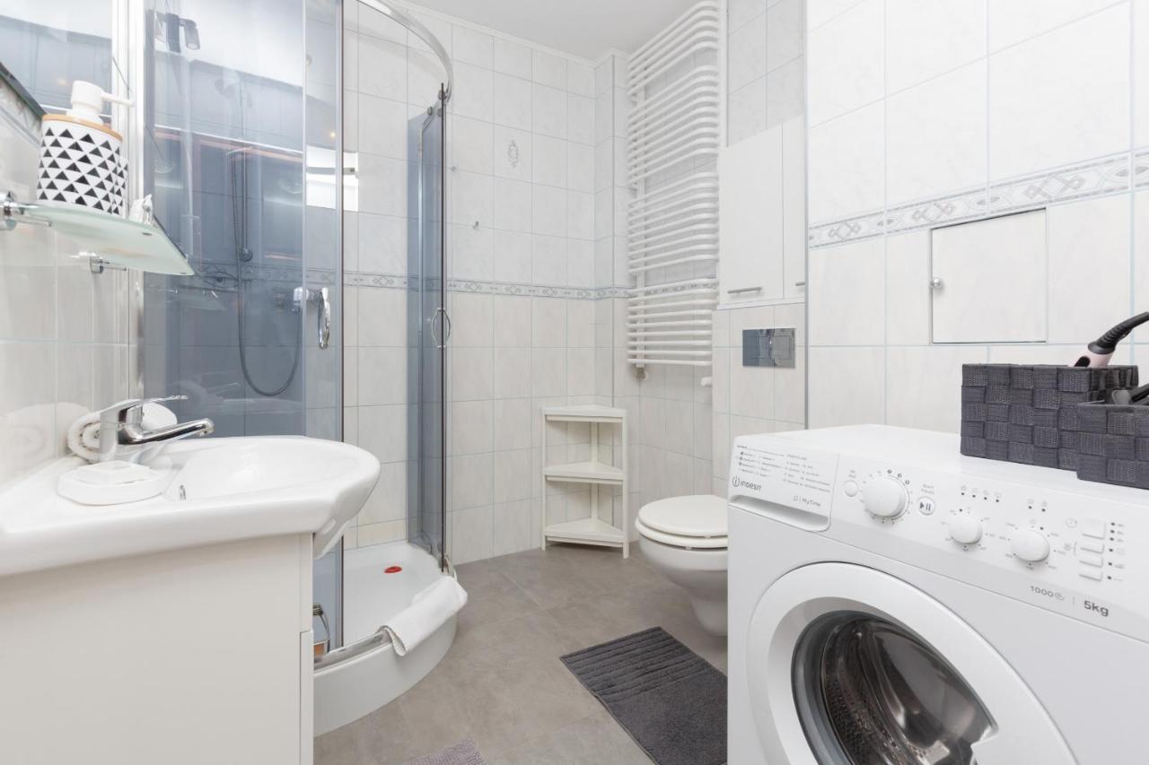 Cozy Apartment With Balcony Warszawa By Noclegi Renters ภายนอก รูปภาพ