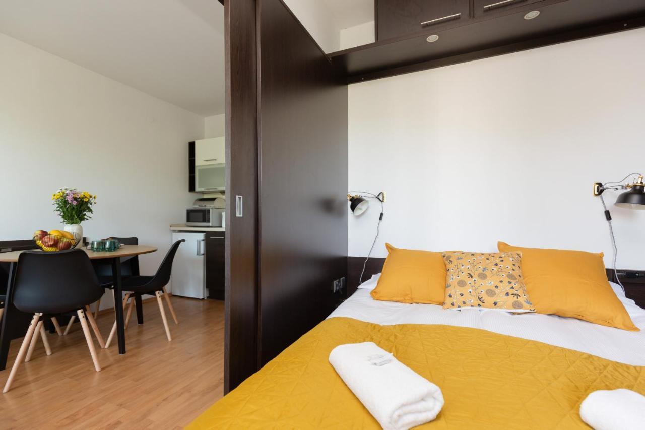 Cozy Apartment With Balcony Warszawa By Noclegi Renters ภายนอก รูปภาพ