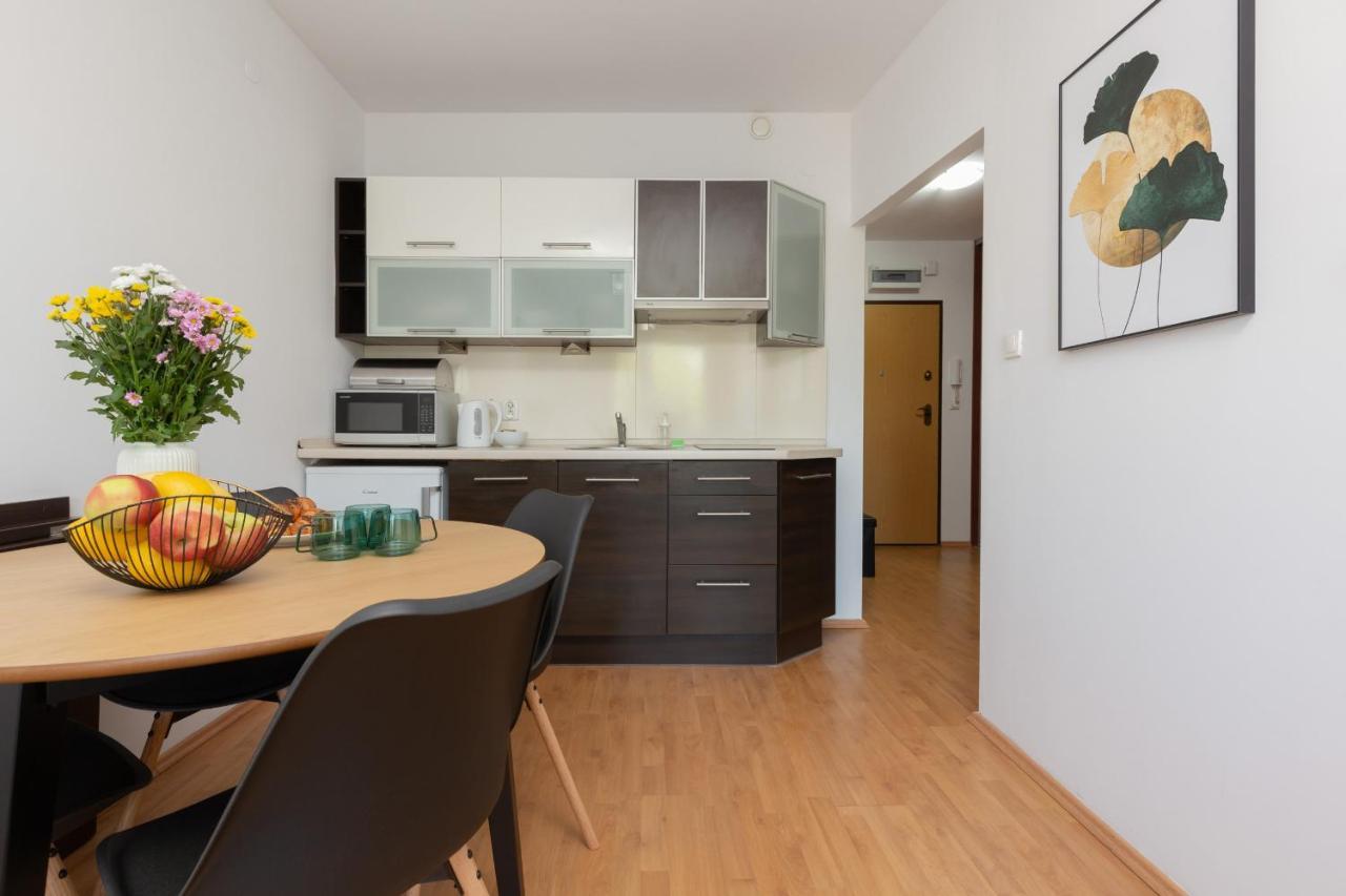 Cozy Apartment With Balcony Warszawa By Noclegi Renters ภายนอก รูปภาพ